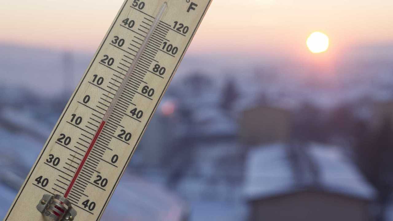 Термометр для измерения наружной температуры воздуха