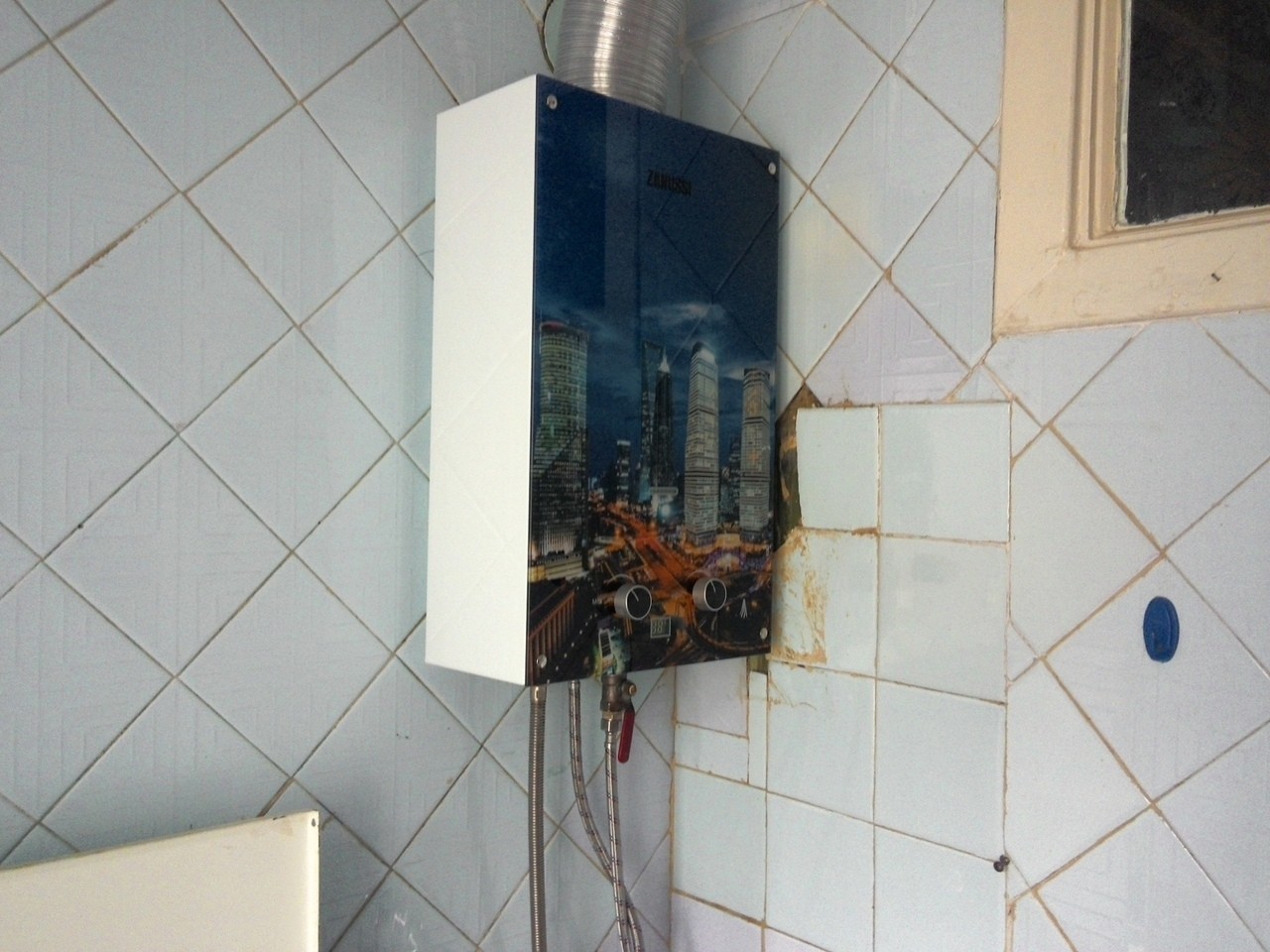 газовая колонка в ванной комнате дизайн