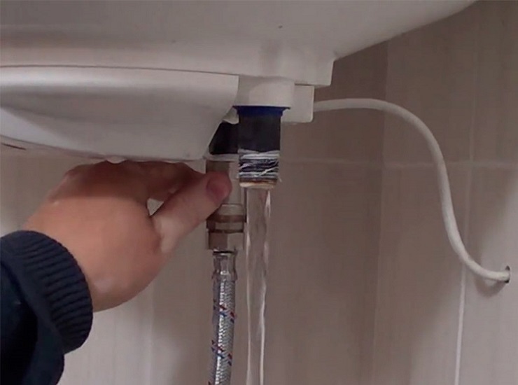 Как слить воду с водонагревателя электролюкс – 3 простых способа