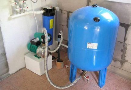 Система водоснабжения с гидроаккумулятором и насосом