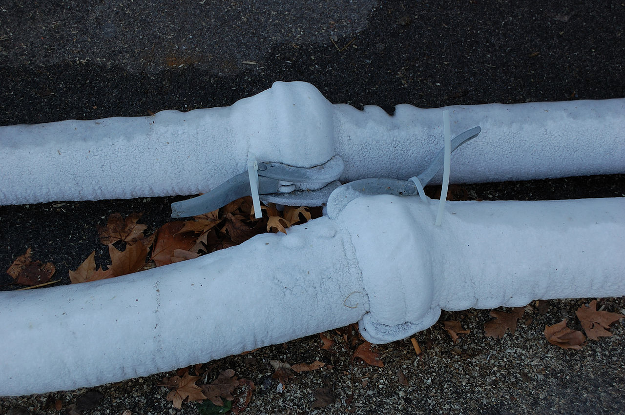 Водопроводные трубы на морозе