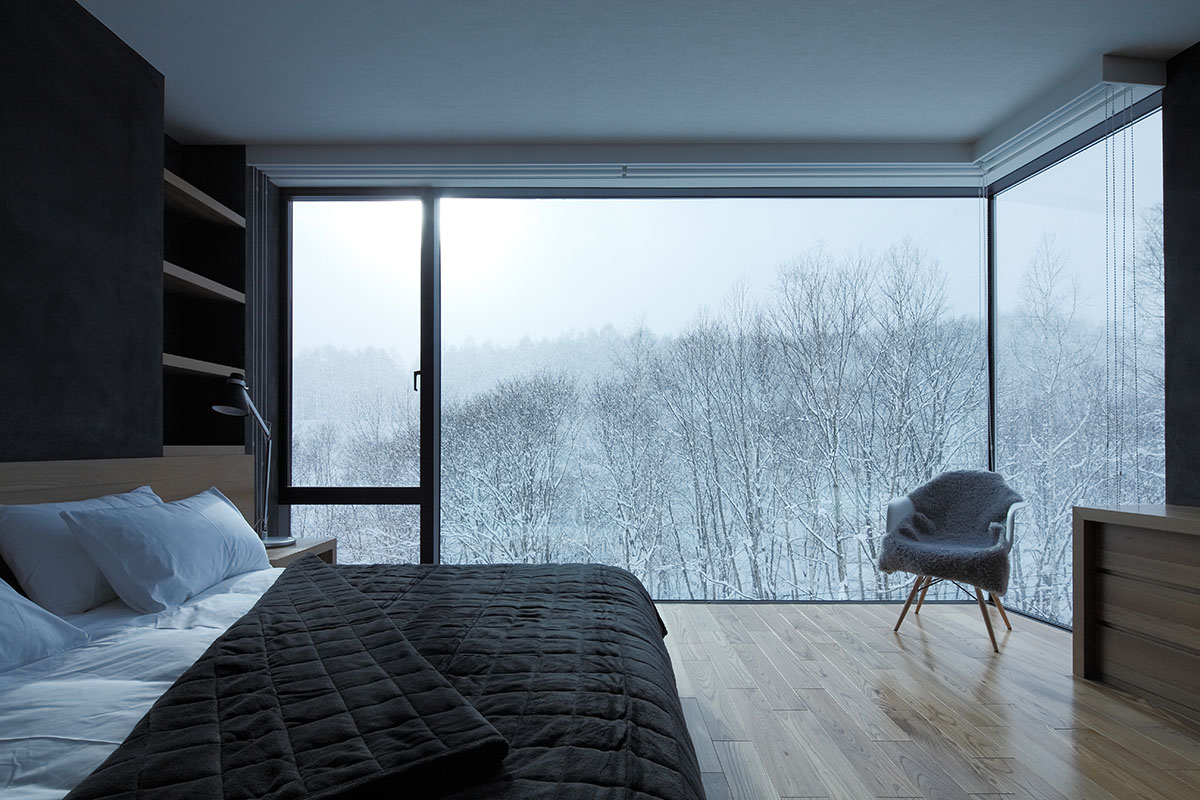 Комната с панорамным окном